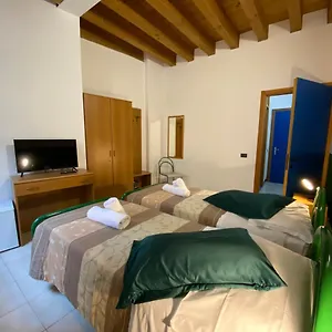 Casa Santa Caterina E Sant Antonio Pádua