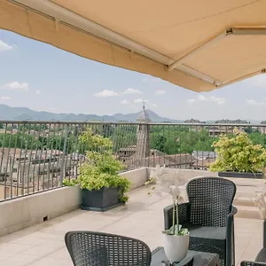 M14 Skyview Center Apartment
